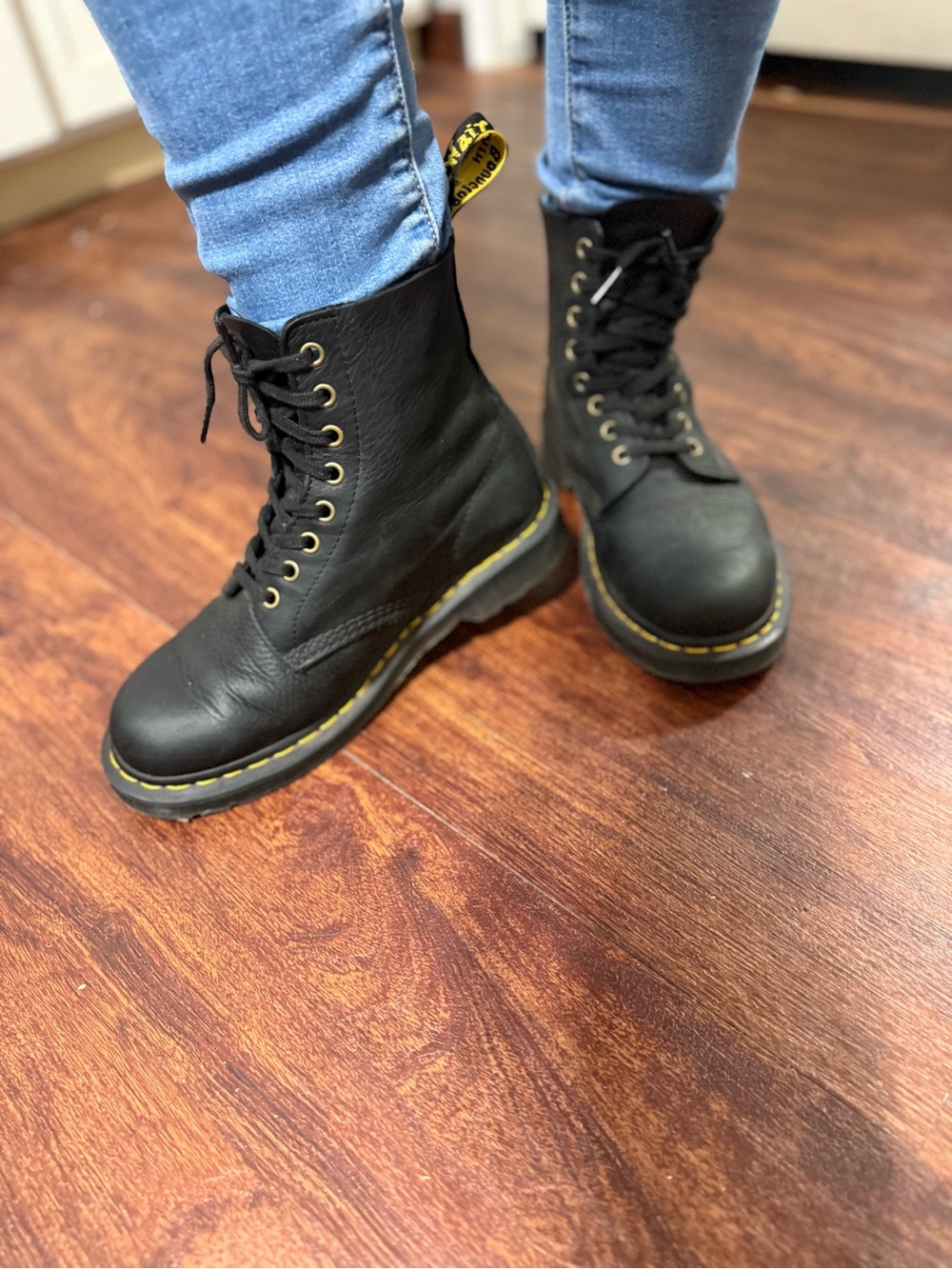 Like-new women's Dr. Martens boots, size EU 39 / US 8. - Picture 3 of 7